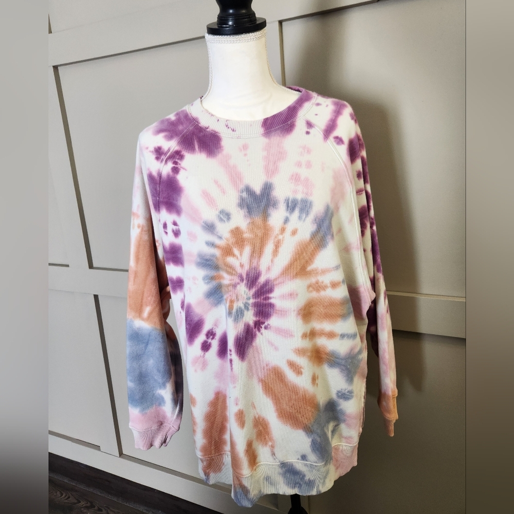 American Eagle Outfitters Tie Dye Crew Neck Sweatshirt. Size Medium.